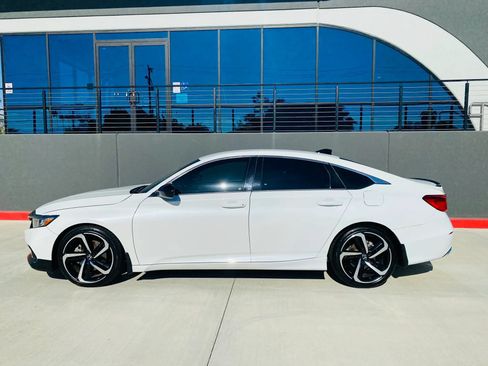 Used 2021 Honda Accord Sport image 2