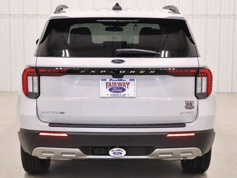 New 2026 Ford Explorer Active AWD/4WD image 8
