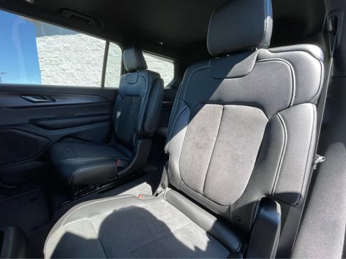 New 2025 Jeep Grand Cherokee L Altitude image 23
