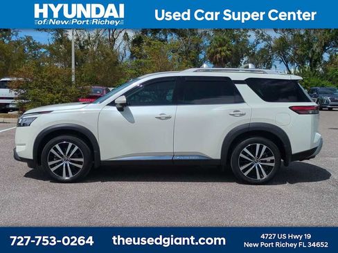 Used 2023 Nissan Pathfinder Platinum FWD image 2