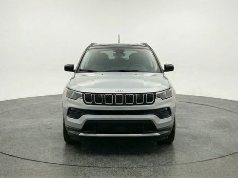 Used 2025 Jeep Compass Limited AWD/4WD image 2