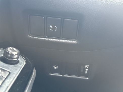 Used 2019 Toyota C-HR XLE image 30