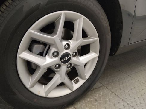 Used 2025 Kia Soul LX FWD image 31