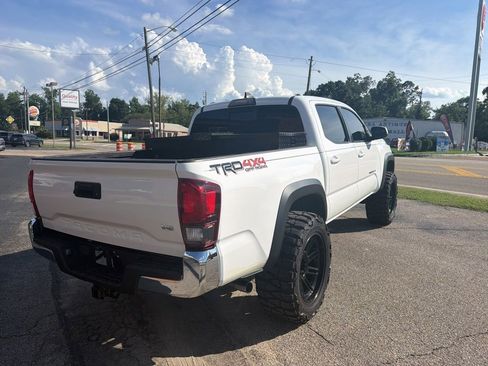Used 2018 Toyota Tacoma TRD Off-Road AWD/4WD image 6