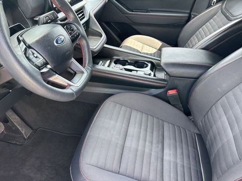 Used 2025 Ford Explorer ST-Line w/ ST-Line Street Pack AWD/4WD image 11