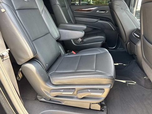 Used 2023 Cadillac Escalade ESV Luxury RWD image 11