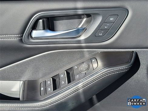 Certified 2025 Nissan Rogue SL w/ SL Premium Package image 22