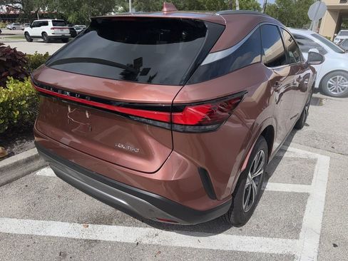 Used 2025 Lexus RX 350 Premium w/ Accessory Package (Z1) FWD image 4