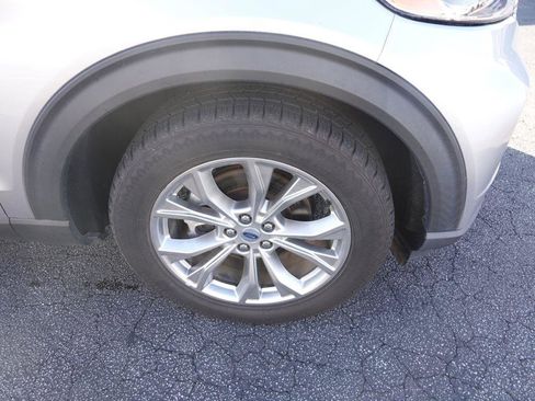Used 2022 Ford Explorer Limited w/ Equipment Group 301A RWD image 12