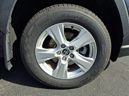 Used 2020 Toyota RAV4 XLE w/ Convenience Package image 8