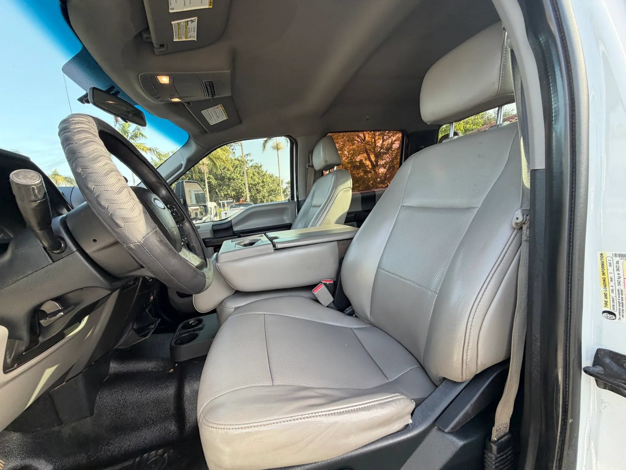 Used 2017 Ford F350 4x4 Crew Cab XL DRW w/ Power Equipment Group image 14