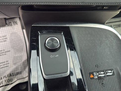 Used 2025 Buick Enclave Preferred FWD image 23