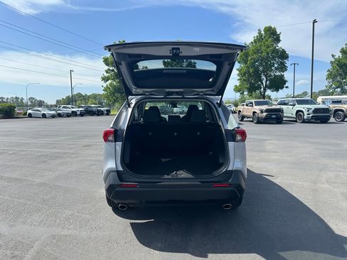 Used 2025 Toyota RAV4 XLE AWD/4WD image 11