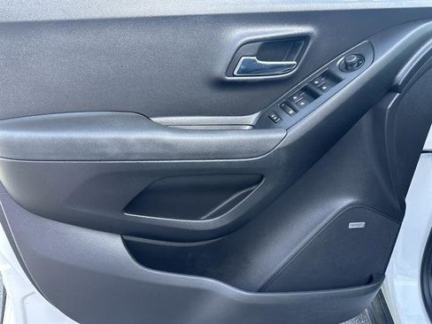 Used 2017 Chevrolet Trax LT w/ Sun & Sound Package image 34