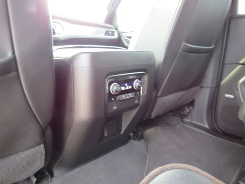 Used 2022 Chevrolet Suburban High Country image 16