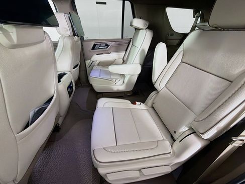 Used 2025 GMC Yukon Denali w/ Denali Reserve Package image 24