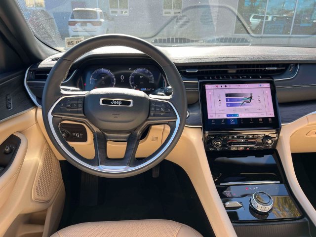Used 2023 Jeep Grand Cherokee Limited w/ Luxury Tech Group II AWD/4WD image 24