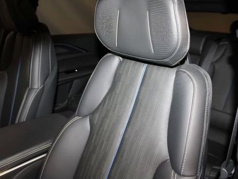 Certified 2025 Cadillac Lyriq Luxury w/ LPO, Floor Liner Package AWD/4WD image 10