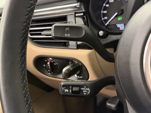 Certified 2025 Porsche Macan image 43