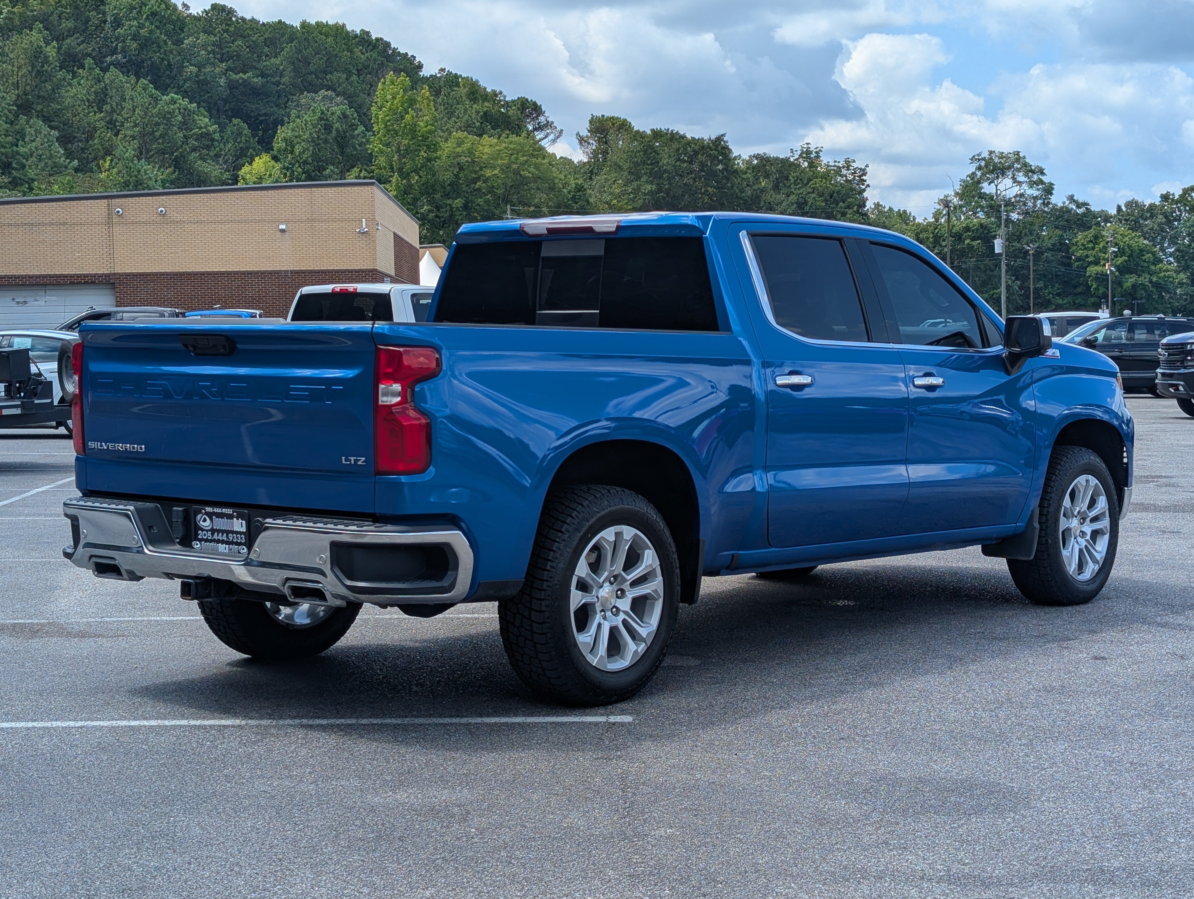 Used 2023 Chevrolet Silverado 1500 LTZ w/ LTZ Convenience Package II AWD/4WD image 10