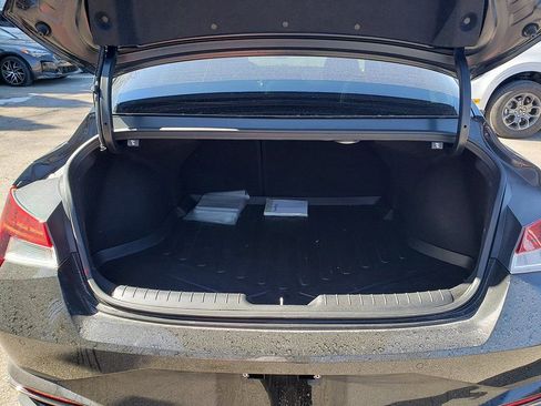 Used 2021 Hyundai Elantra Limited image 8