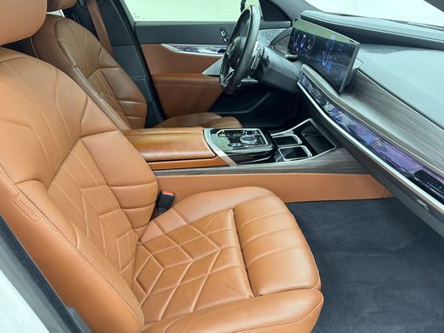 Certified 2023 BMW 760i xDrive w/ Executive Package image 32