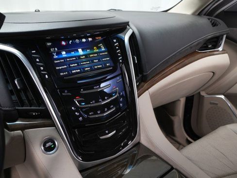 Used 2020 Cadillac Escalade Luxury image 47