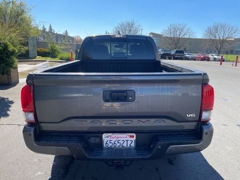 Used 2019 Toyota Tacoma TRD Off-Road image 5