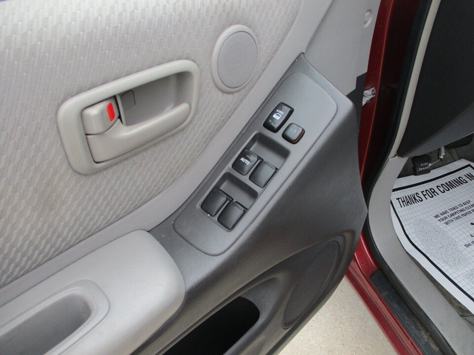 Used 2006 Toyota Highlander 2WD w/ Cold Weather Pkg image 23
