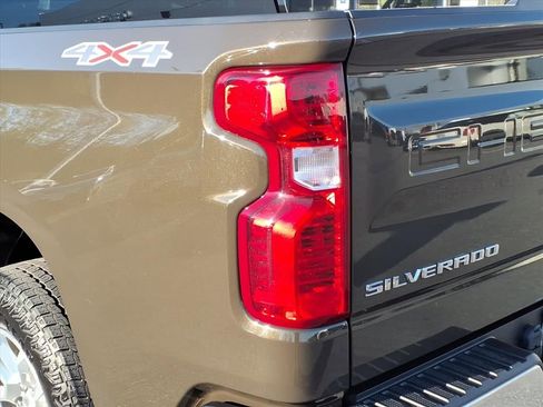 Used 2023 Chevrolet Silverado 1500 LT image 9