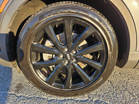 Used 2021 Lincoln Nautilus Reserve w/ Monochromatic Package image 10