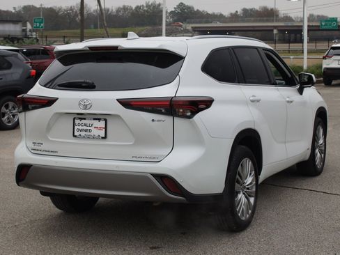 Used 2025 Toyota Highlander Platinum image 21
