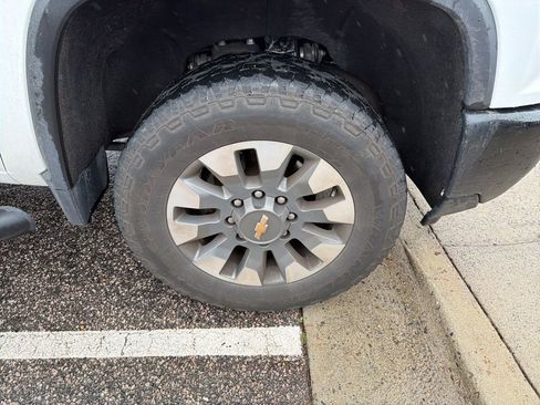 Used 2024 Chevrolet Silverado 2500 Custom w/ Custom Value Package image 11