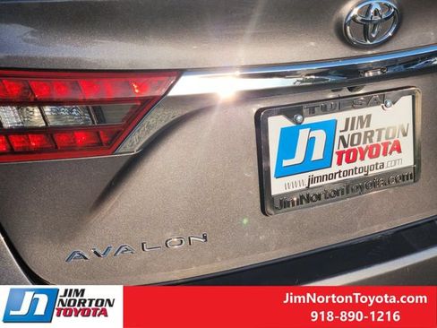 Used 2018 Toyota Avalon XLE FWD image 12