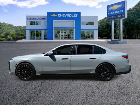 Used 2023 BMW 760i xDrive AWD/4WD image 3