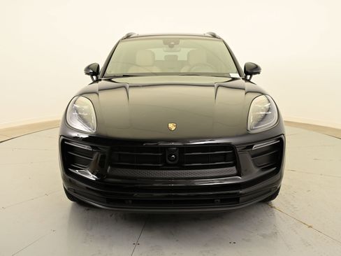 Used 2025 Porsche Macan image 10