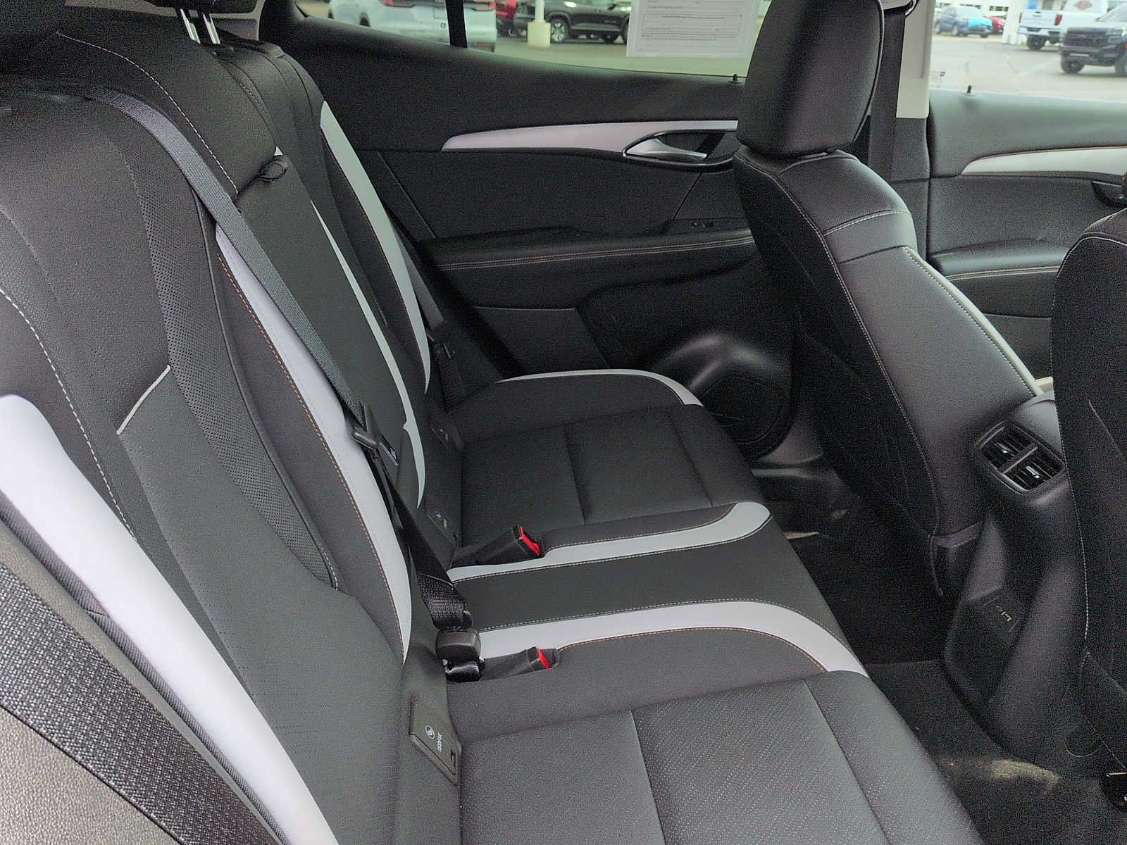 Used 2025 Buick Envision Sport Touring AWD/4WD image 11