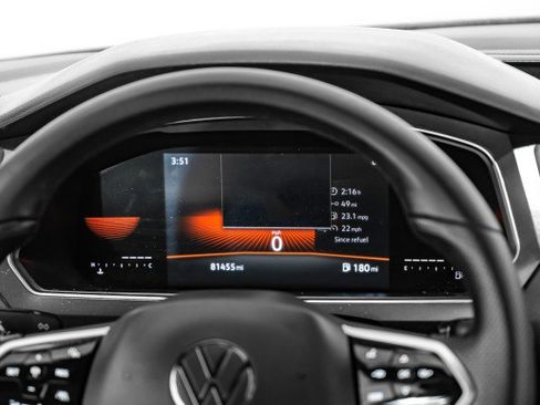 Used 2022 Volkswagen Tiguan SE R-Line image 16
