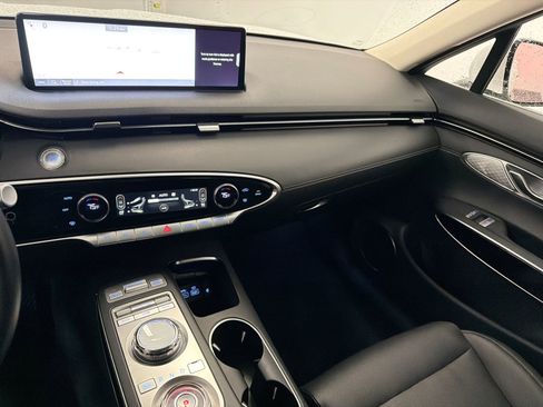 Used 2025 Genesis GV70 2.5T image 24