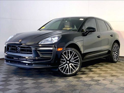 Certified 2023 Porsche Macan AWD/4WD image 1