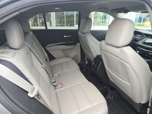 Used 2023 Cadillac XT4 Luxury w/ Cold Weather Package FWD image 14