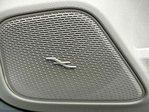 Certified 2024 Mercedes-Benz GLB 250 4MATIC image 23