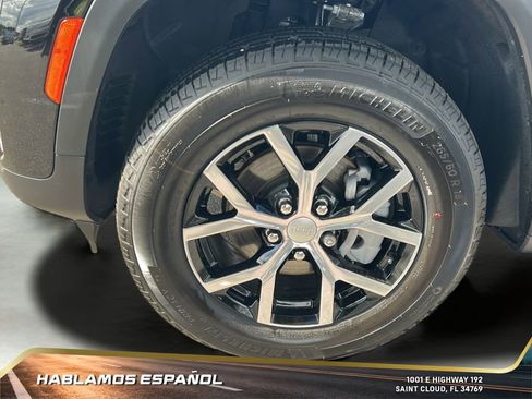 Used 2025 Jeep Grand Cherokee Limited image 10