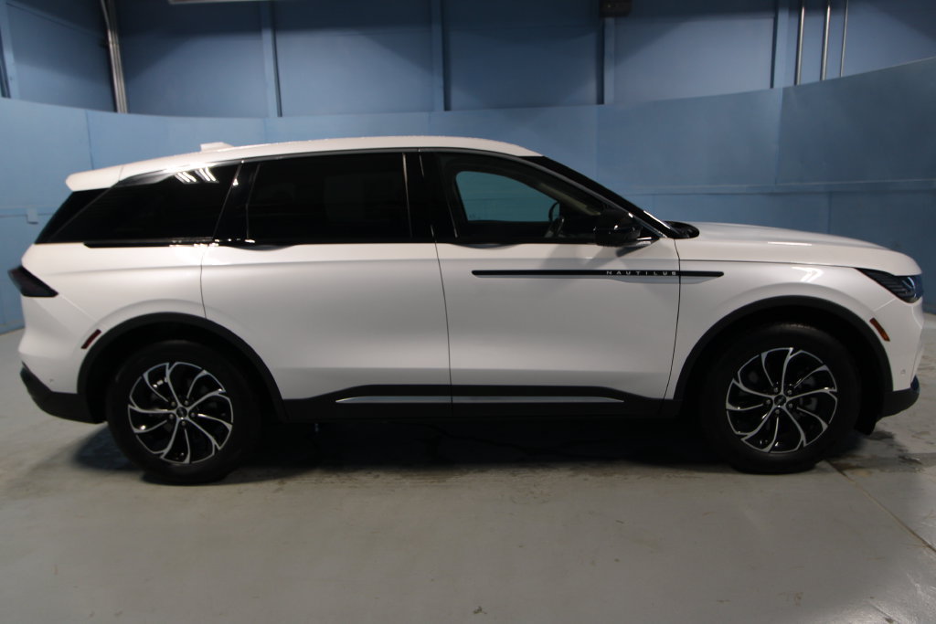 Used 2024 Lincoln Nautilus Premier AWD/4WD image 39