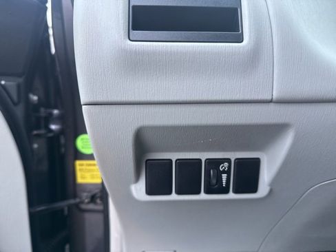 Used 2012 Toyota Prius V image 18