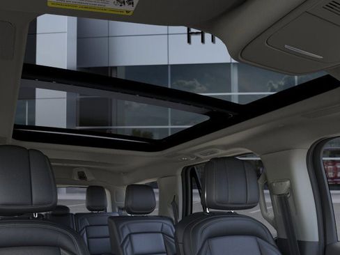 New 2025 Lincoln Navigator Reserve image 22