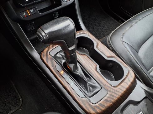 Certified 2021 GMC Canyon Denali image 12