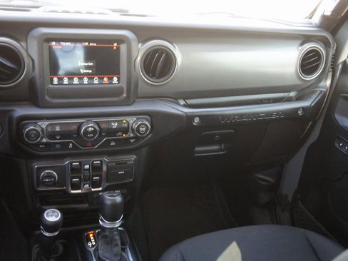 Used 2023 Jeep Wrangler Unlimited image 15