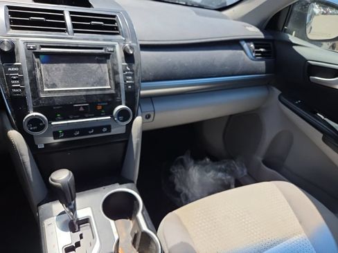 Used 2012 Toyota Camry LE FWD image 13