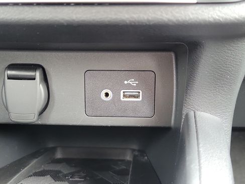 Used 2025 Nissan Versa SV FWD image 28